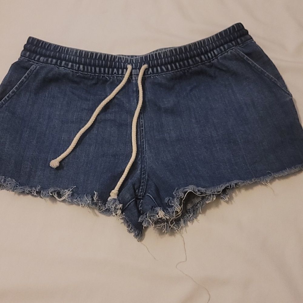 Aerie Blue Chambray Pull On Shorts Womens Small Frayed Hem Pockets Mid Rise med